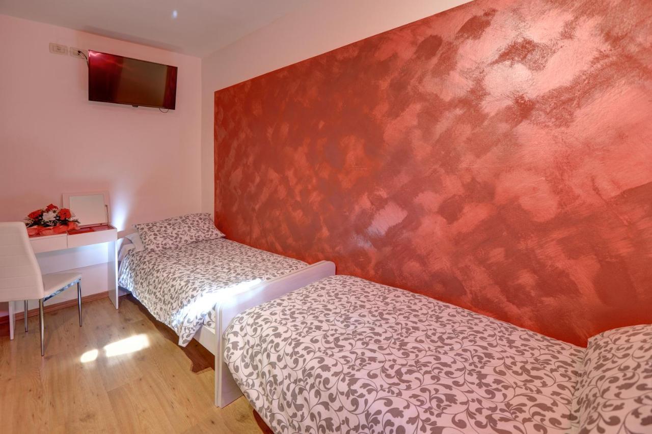 Hotel Dal Rosso San Floriano del Cóllio Esterno foto